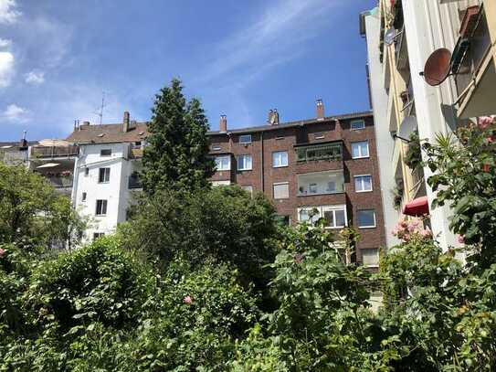 Im Herzen von Bilk, an der grünen Lunge der Stadt, wartet diese 2-Zi-Wohnung mit S/W Balkon auf Sie