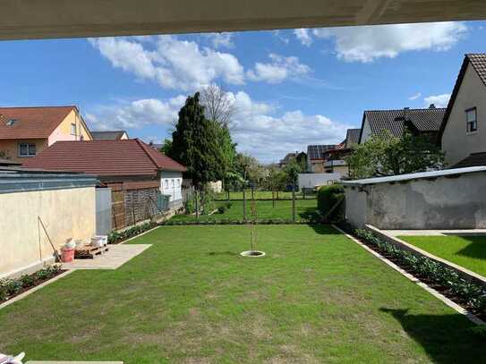 Erstbezug mit Balkon: Geschmackvolle 3-Zimmer-Erdgeschosswohnung mit geh. Innenausstattung