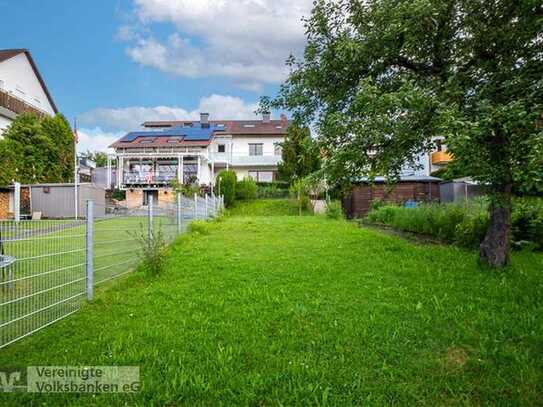 Viel Potenzial, großer Garten, 2 Garagen! Gemütliche Doppelhaushälfte in Stammheim!