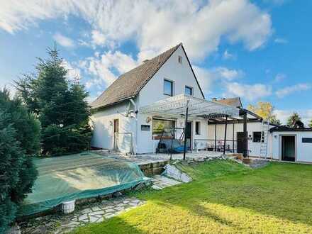 FREISTEHENDES EINFAMILIENHAUS MIT ERWEITERUNGSPOTENZIAL AUF SONNENGRUNDSTÜCK