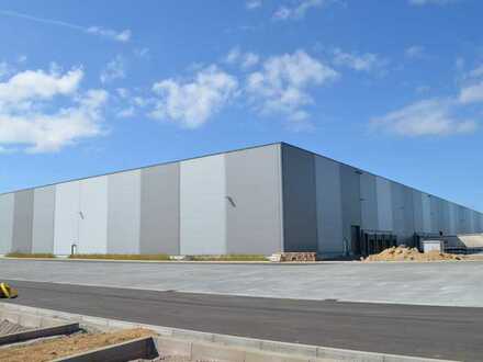 Innovative, moderne Hallenflächen fertiggestellter Neubau für Gewerbe, Logistik und Industrie