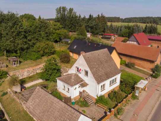 Willkommen zuhause: Gepflegtes Einfamilienhaus inkl. Garten und Garage in idyllischer Lage