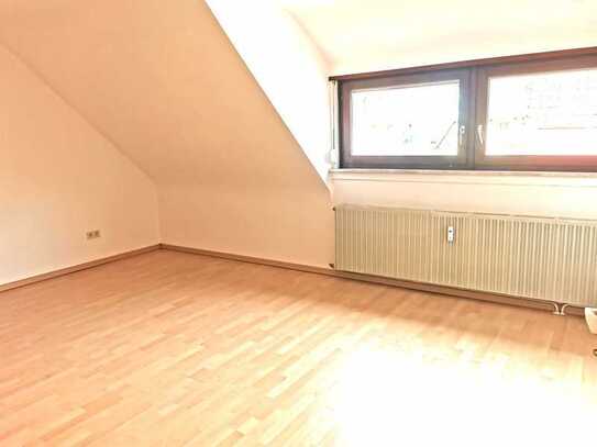 Helle und frisch renovierte 3-Zimmer-Dachgeschosswohnung