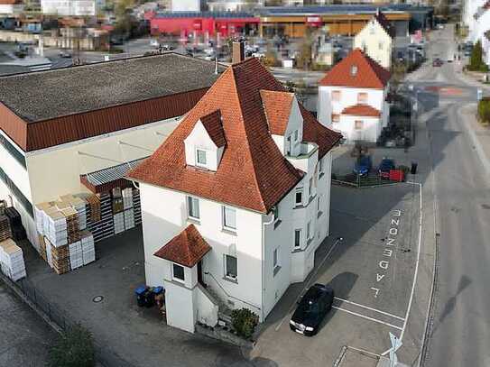 Kapitalanlage - vermietete Lager-/Produktionshalle mit 3-Familien-Wohnhaus