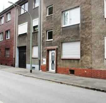 Schöne 2 Zimmer Wohnung mit Balkon im ersten Obergeschoss / ruhige Seitenstraße