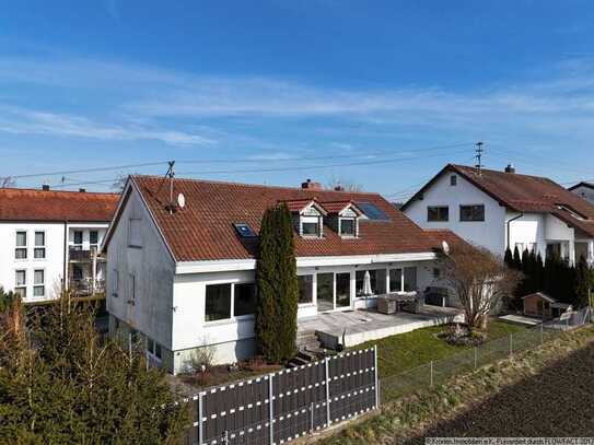 Modernisiertes Ein-/Zweifamilienhaus mit Einliegerwohnung mit unverbautem Blick über Felder