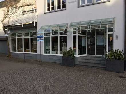 A-Lage mitten in Elzach am Bärenplatz! 195qm Ladengeschäft für Verkauf / Showroom / Büro / Friseur