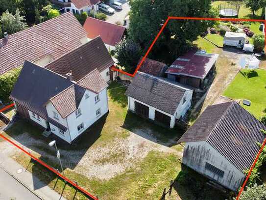 Großes Grundstück mit ca. 1.400 m² mit älterem Bauernhaus und Nebengebäuden