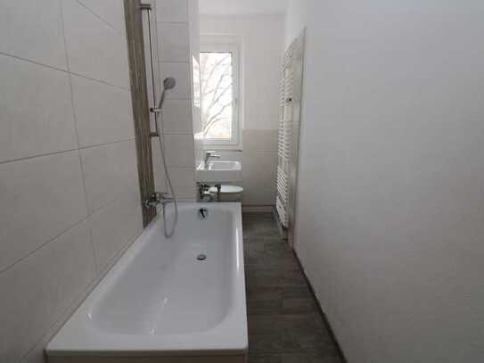 Badenixen aufgepasst…moderne 2-RW mit Wanne & Balkon!!!