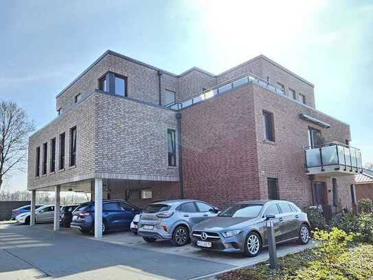 Neubau mit Balkon und EBK: Exklusive 3-Zimmer-Penthouse-Wohnung mit geh. Innenausstattung