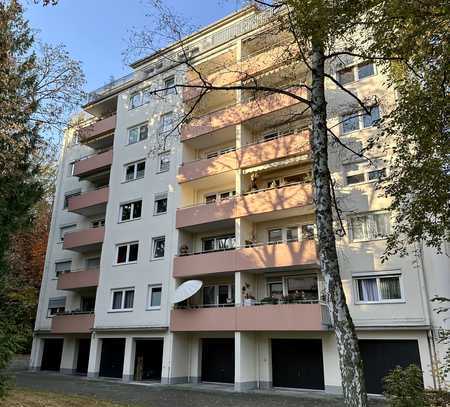 Zweizimmerwohnung in ruhiger Lage mit Blick auf das Gotische Haus!