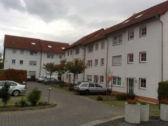 Schöne, sonnige moderne 3-Raum-Wohnung mit Balkon und Einbauküche in Linden