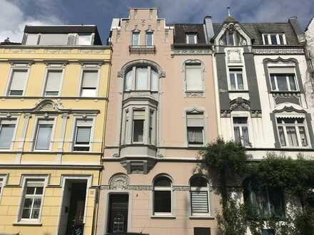 Modernisierte Wohnung mit zwei Zimmern sowie Terrasse und EBK in Mönchengladbach