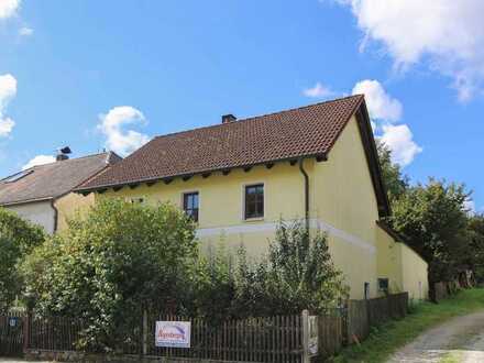 Großes renovierungsbedürftiges Einfamilienhaus inkl. Garten mit Brunnen, ELW & guter Substanz