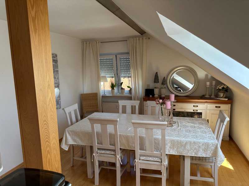                                                               Lichtdurchflutete Dachgeschosswohnung in Niederrodenbach                                                       in Rodenbach (Main-Kinzig-Kreis)