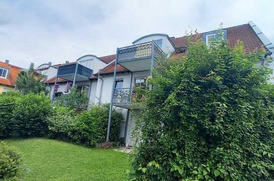 Schöne, helle 3 Zimmer DG Wohnung mit Balkon u. TG in ruhiger Lage