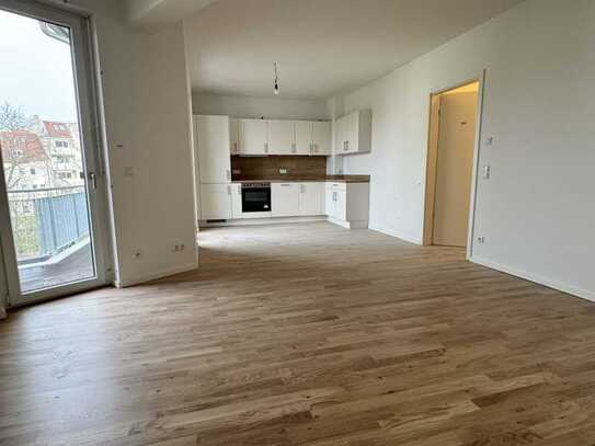 Moderne Erstvermietung: 4-Zimmer mit Gäste-WC, Balkon und moderner Einbauküche