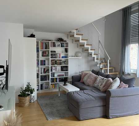 Gepflegte Studiowohnung mit zwei Zimmern sowie Balkon und EBK in Obrigheim