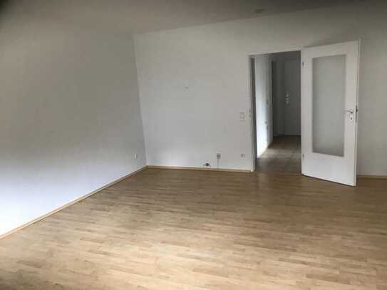 Bezugsfertig! Günstige 3 Zimmer Wohnung mit Balkon sucht neuen Mieter!