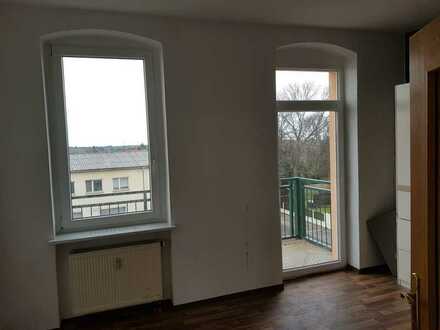 Gemütliche Wohnung mit Balkon und Einbauküche in Zeitz zu vermieten!