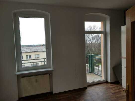 Gemütliche Wohnung mit Balkon und Einbauküche in Zeitz zu vermieten!