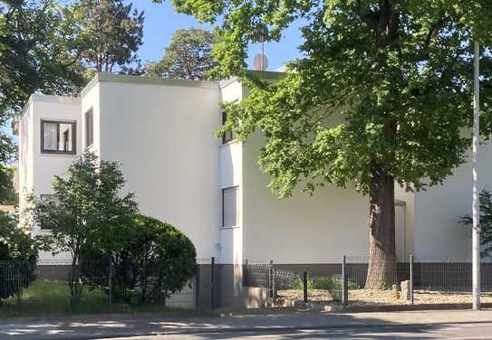 Charmante, gut geschnittene 3-Zimmer-Wohnung mit Balkon und Tiefgaragenplatz zentral in Gonsenheim