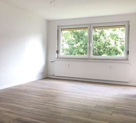 Sanierte Wohnung: 3 Zimmer, Küche, Bad, Balkon