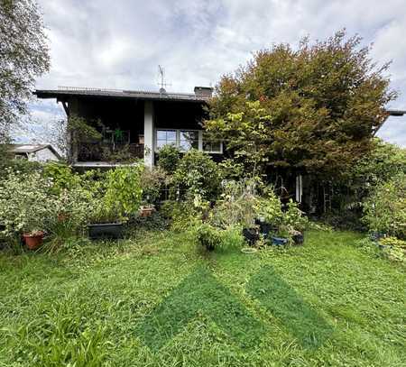 Einzigartiges Anwesen inkl. Wohnung und verwunschenem Garten zu verkaufen!