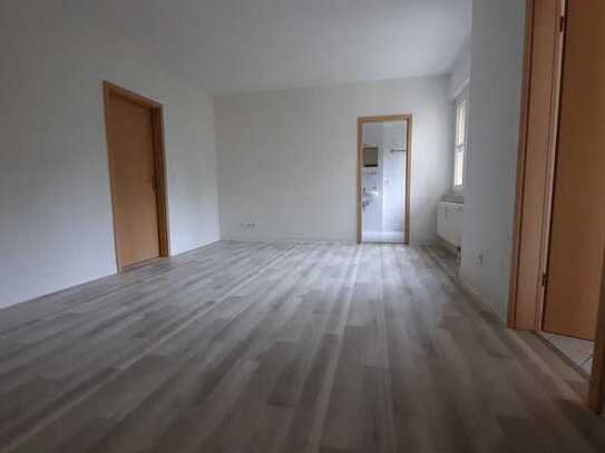 gemütliche 2-Raum Wohnung mit Balkon und Badewanne sucht Sie!