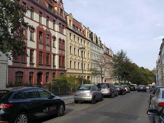 Schöne 2-Raum-Wohnung mit Balkon und Einbauküche in Stadtparknähe