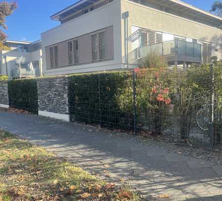 Helle und sonnige 2-Zimmer- Wohnung mit großem Süd - Westbalkon