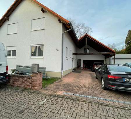 Gepflegtes 5ZKBB – Einfamilienhaus mit großer Terrasse, Garten, Garage, Carport und Kellerräumen