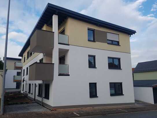 Attraktive 4 Zimmer Wohnung mit Balkon, Gäste-WC - Dachgeschoss ohne Schrägen