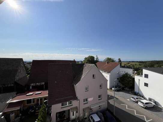 Großzügige 3,5-Zi.-Maisonettewohnung mit EBK und schönem Balkon in Mötzingen