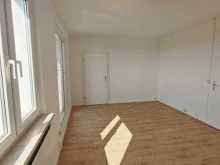 Sanierte 6-Raumwohnung in ruhiger Lage! - Laminatboden + Duschbad & Wannenbad + EBK-Option