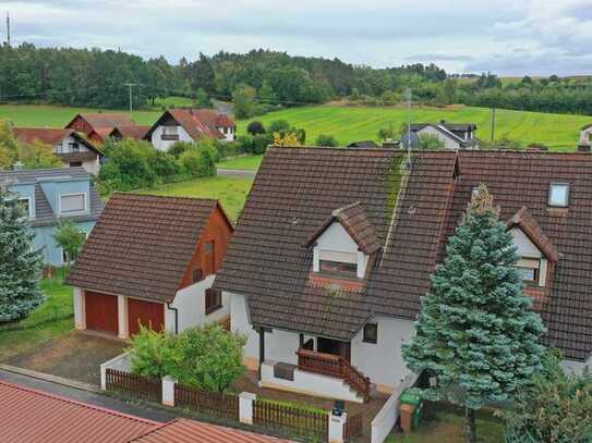 Handwerkertraum in Heideck – Sanierungsbedürftige Doppelhaushälfte mit Garten