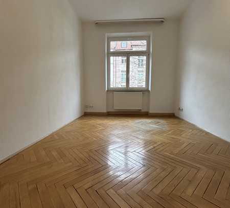 3-Zimmer-Altbauwohnung mit verglastem Balkon