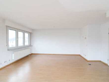 Ab sofort bezugsfrei in Rheindorf: Geschmackvolle Maisonette mit 2 Bädern, Balkon und Garagenplatz