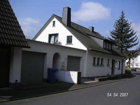 Ansprechende 3-Zimmer-Wohnung mit Balkon in Heigenbrücken mitblick auf kurpark und Nähe. Bahnhof