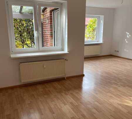 Ansprechende und vollständig renovierte 3-Zimmer-Terrassenwohnung mit Einbauküche in Wasbüttel