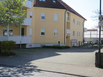 + Attraktive zentrumsnahe 2-Zimmer DG-Wohnung unvermietet kein Balkon mit Kfz-Stellplatz in Landau +