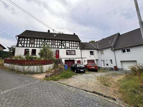 Einfamilienhaus mit Garage in zentraler Lage