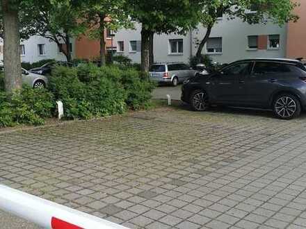 Aussenstellplatz in der Siegenerstr. ab sofort frei