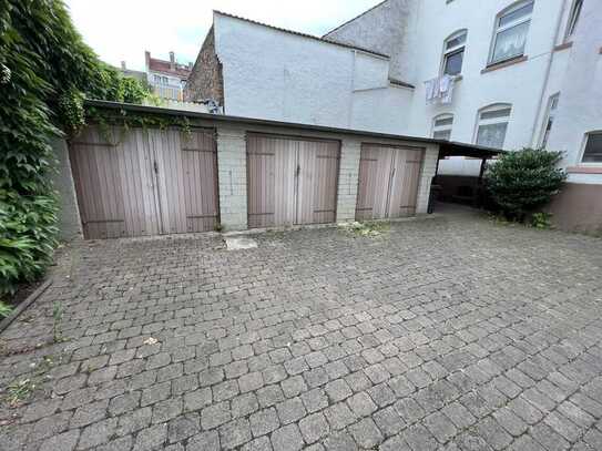 Garage im Hinterhof in der Mittelseestr. 15