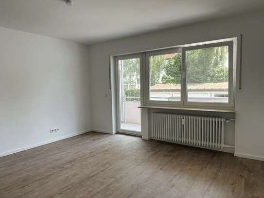 2 - Zimmer I Balkon I komplett Renoviert