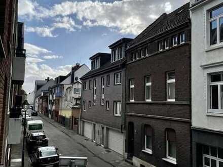 Tolle frisch renovierte 2 Zimmer-Wohnung mit Balkon