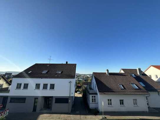 Helle 4-Zi. Whg., 1.OG *LEERSTAND* mit Balkon & toller Sicht, Stellplatz vorhanden, traumhafte Lage.