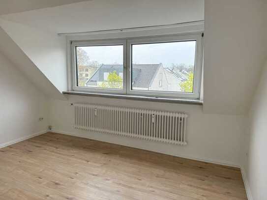 Essen - Frintrop| Renovierte 2-Zimmer-DG-Wohnung in guter Lage!