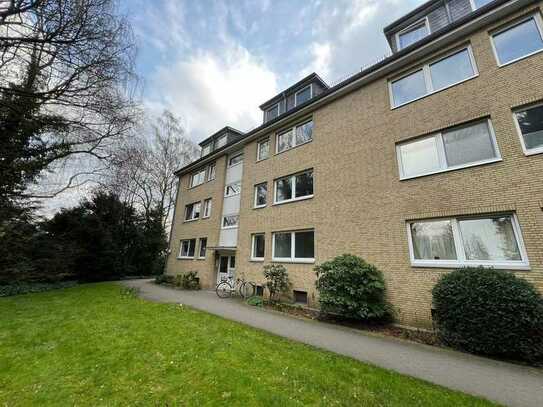 2 Zimmer Wohnung mit Einbauküche und Balkon in Meiendorf