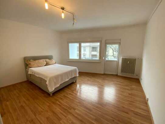 Studio-Apartment mit Einbauküche und Balkon in traumhafter Westend-Lage